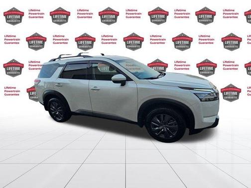 2022 Nissan Pathfinder SV