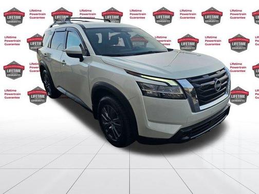 2022 Nissan Pathfinder SV