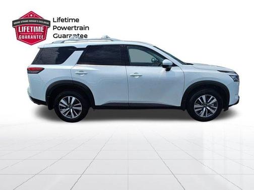 Pearl 2025 Nissan Pathfinder SL