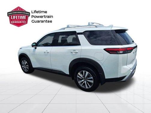 Pearl 2025 Nissan Pathfinder SL