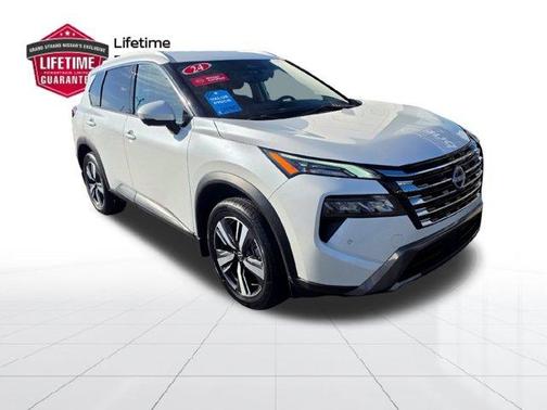 Everest White P 2024 Nissan Rogue SL