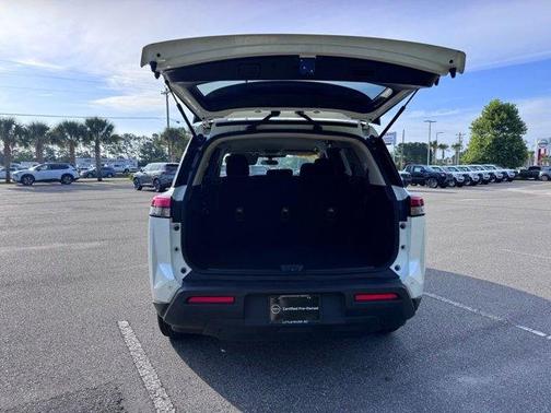 2024 Nissan Pathfinder SV