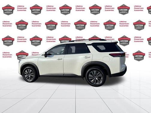 2024 Nissan Pathfinder SV