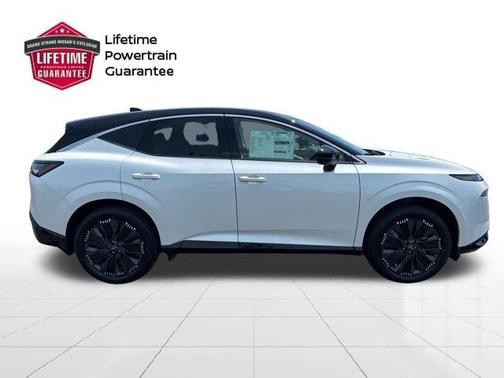 White / Black 2026 Nissan Murano Platinum