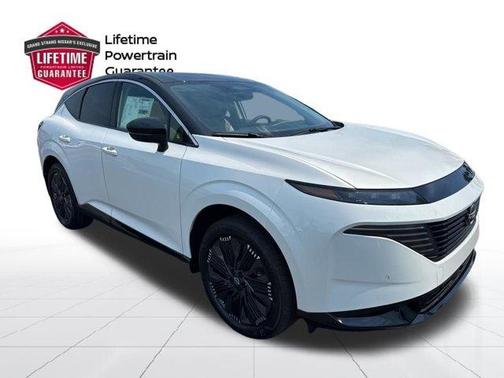 White / Black 2026 Nissan Murano Platinum