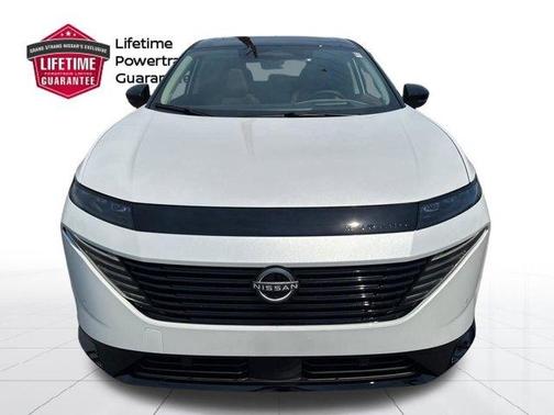 White / Black 2026 Nissan Murano Platinum