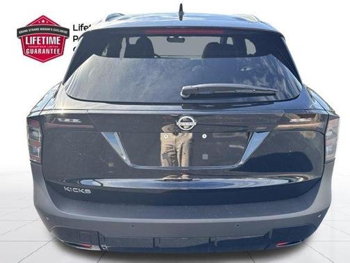 Super Black 2026 Nissan Kicks SV