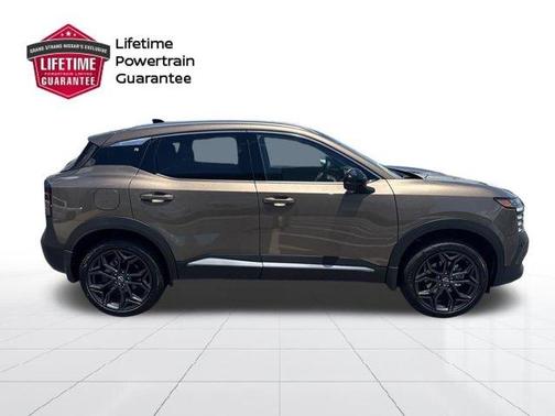 Canyon Bronze M 2026 Nissan Kicks SR