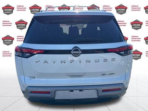 2023 Nissan Pathfinder SL