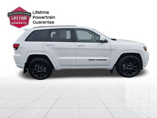Bright White Clearcoat 2021 Jeep Grand Cherokee Laredo X