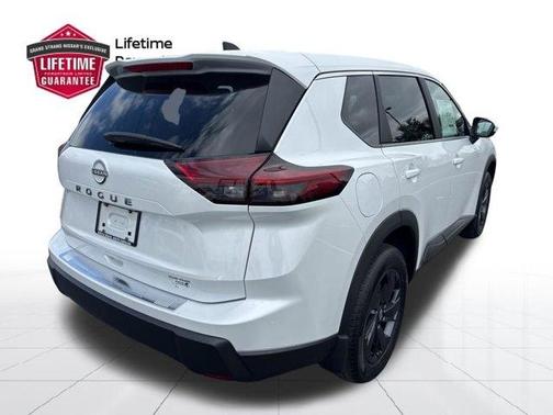Everest White P 2026 Nissan Rogue SV