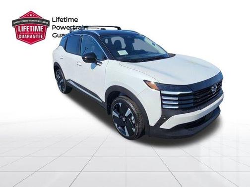 2t Wht Blk Roof 2026 Nissan Kicks SR