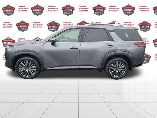 2025 Nissan Pathfinder SL