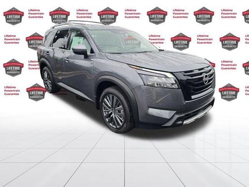 2025 Nissan Pathfinder SL