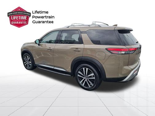 2023 Nissan Pathfinder Platinum