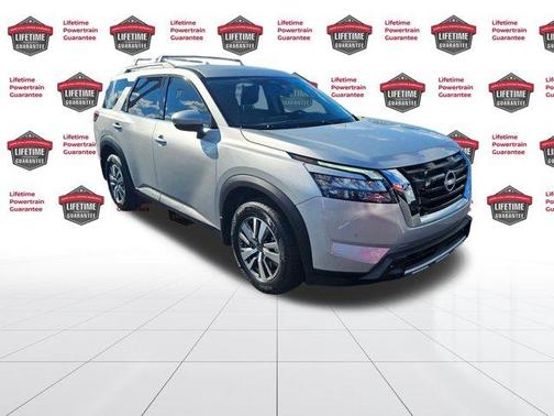 2025 Nissan Pathfinder SL