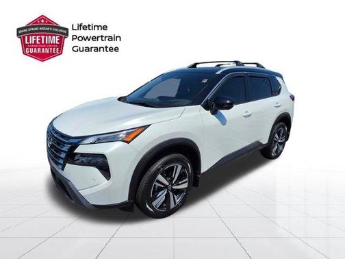 White / Black 2025 Nissan Rogue SL