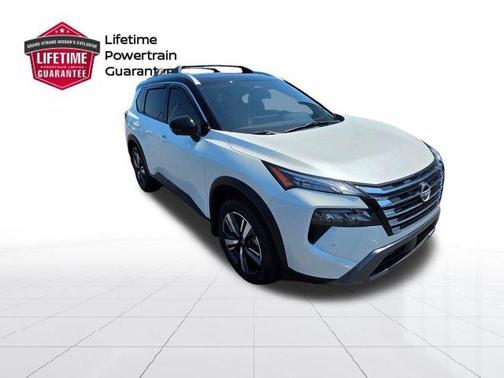 White / Black 2025 Nissan Rogue SL