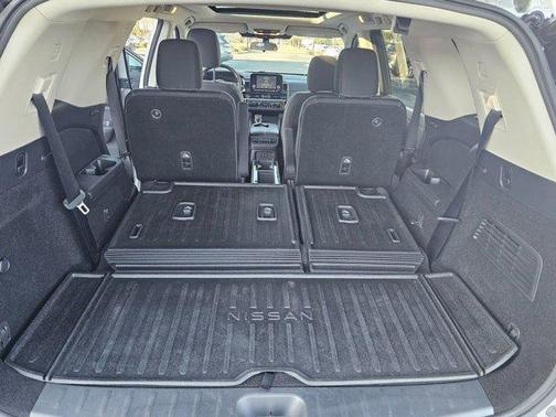 2022 Nissan Pathfinder SV