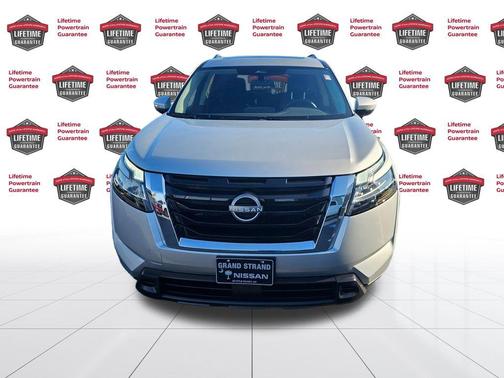 2022 Nissan Pathfinder SV