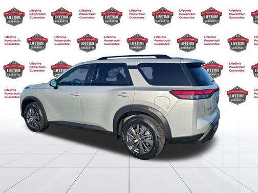 2022 Nissan Pathfinder SV