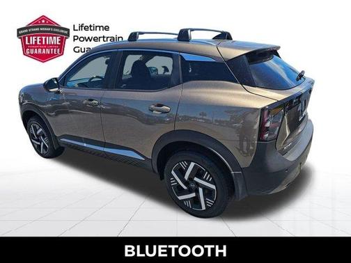 Canyon Bronze M 2026 Nissan Kicks SV