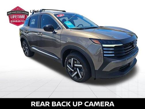 Canyon Bronze M 2026 Nissan Kicks SV