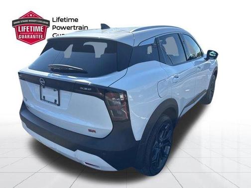 Aspen White Tri 2026 Nissan Kicks SR