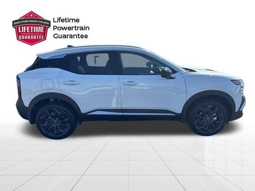 Aspen White Tri 2026 Nissan Kicks SR