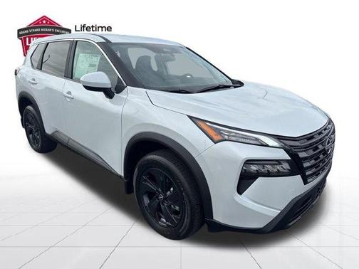 Everest White P 2026 Nissan Rogue SV