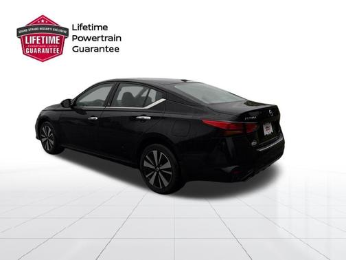 Super Black Clearcoat 2022 Nissan Altima 2.5 SL