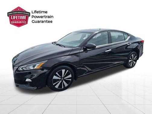 Super Black Clearcoat 2022 Nissan Altima 2.5 SL