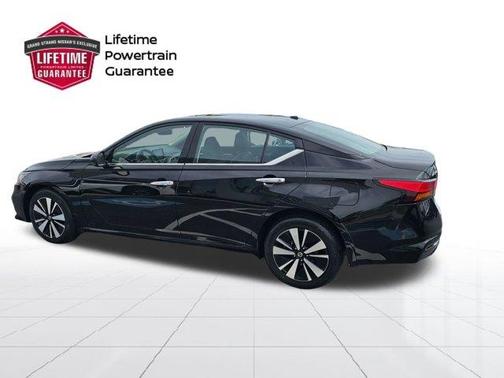 Super Black Clearcoat 2022 Nissan Altima 2.5 SL