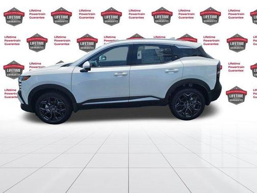 2025 Nissan Kicks SR