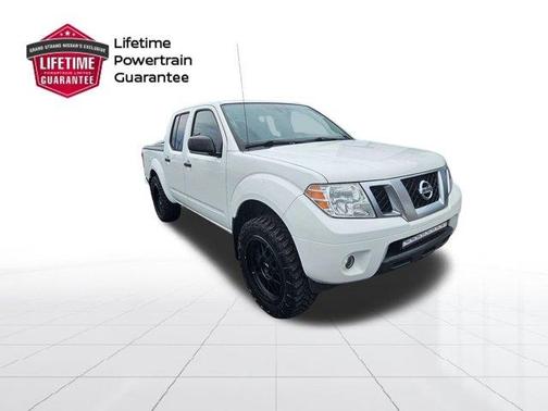 Glacier White 2019 Nissan Frontier Desert Runner