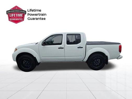 Glacier White 2019 Nissan Frontier Desert Runner