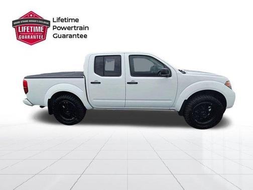 Glacier White 2019 Nissan Frontier Desert Runner