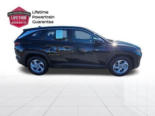 Black Pearl 2024 Hyundai TUCSON SE