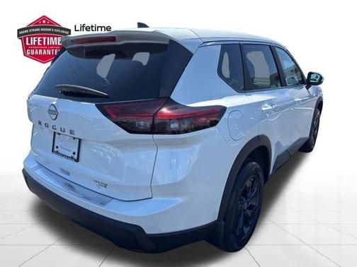 Everest White P 2026 Nissan Rogue SV
