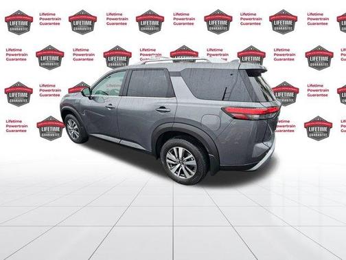 2025 Nissan Pathfinder SL