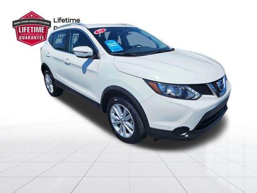 Glacier White 2017 Nissan Rogue Sport SV