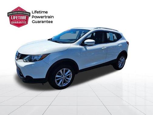 Glacier White 2017 Nissan Rogue Sport SV