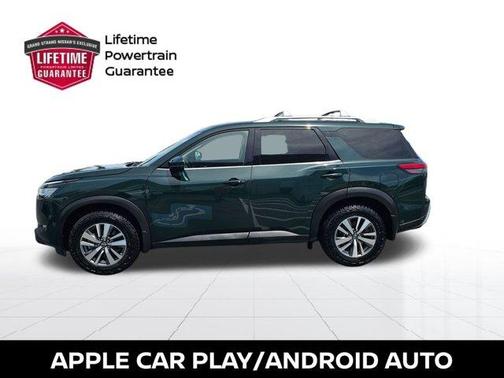 2022 Nissan Pathfinder SL