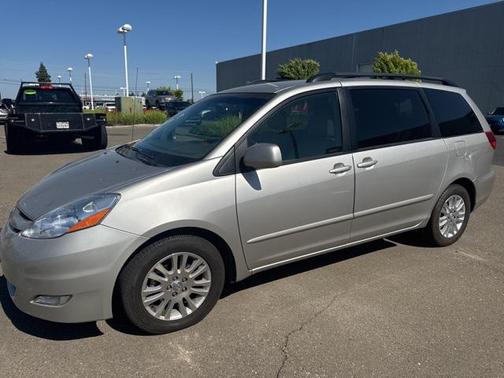 2010 Toyota Sienna XLE