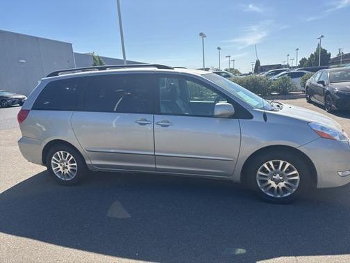 2010 Toyota Sienna XLE