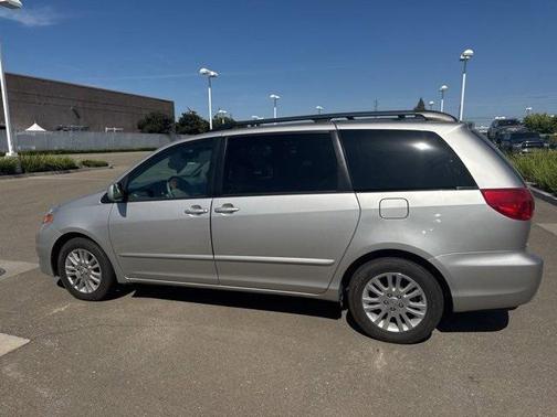2010 Toyota Sienna XLE