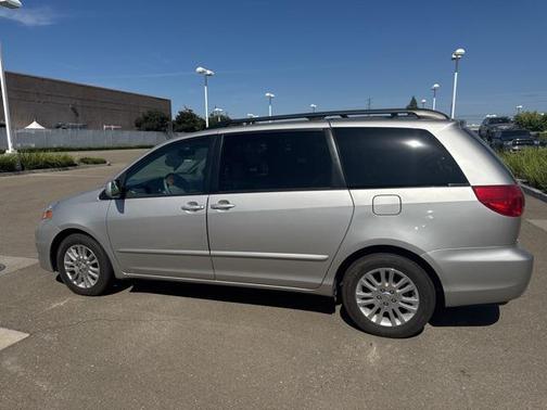 2010 Toyota Sienna XLE