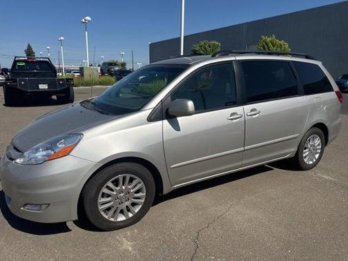 2010 Toyota Sienna XLE