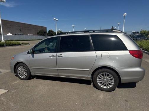2010 Toyota Sienna XLE