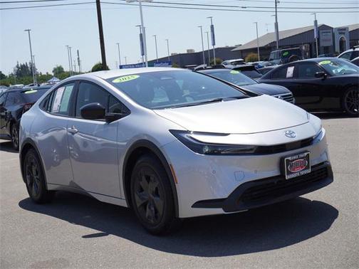 2025 Toyota Prius LE